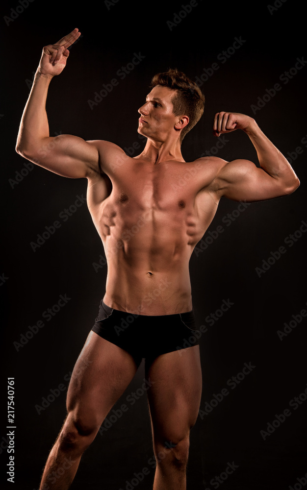 Foto de His best shape. Man bodybuilder posing with tense muscles on black  background. Bodybuilder achieved best shape for muscles. Ready for  championship. Bodybuilder perfect muscular body with tan do Stock