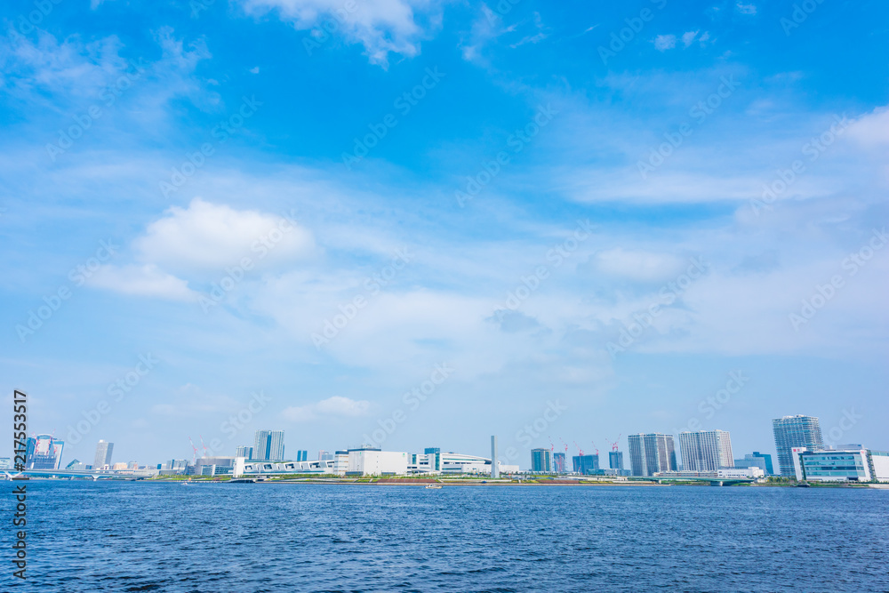東京湾と高層マンション　Tokyo Bay