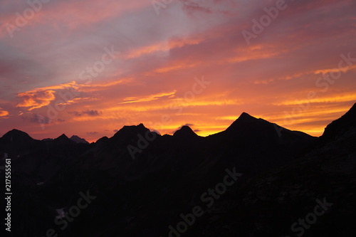 Abenddämmerung über den Alpen, Aussicht von der Cadlimohütte auf 2570 m.ü.M.