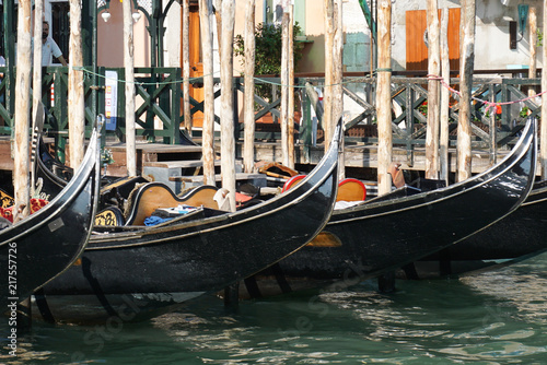 Gondeln in Venedig © Karen Albers