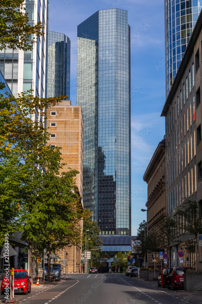 Fototapeta premium Road leading to tower