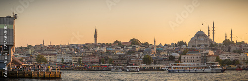  Ciudad de vieja de Estambul con B  sforo Turquia