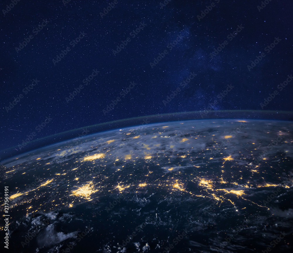 Fototapeta premium nocny widok planety Ziemia z kosmosu, piękne tło ze światłami i gwiazdami, z bliska, oryginalny obraz dostarczony przez NASA