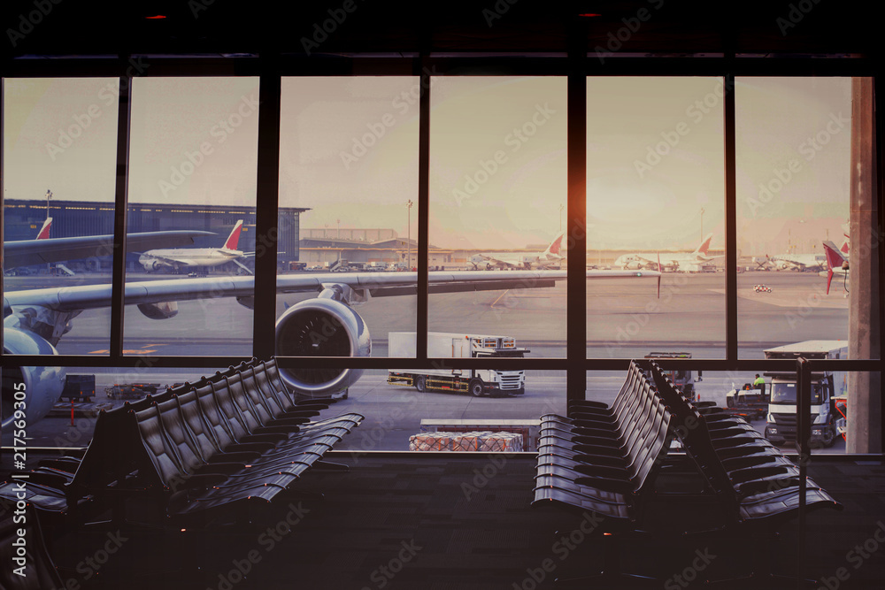 beautiful modern airport terminal and airplane waiting in the gate - obrazy, fototapety, plakaty 