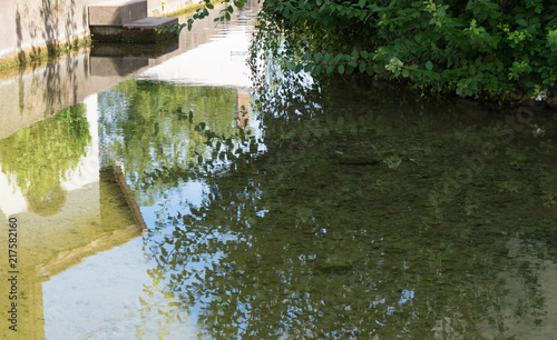 kleiner Bach mit Wasserspiegelung photo