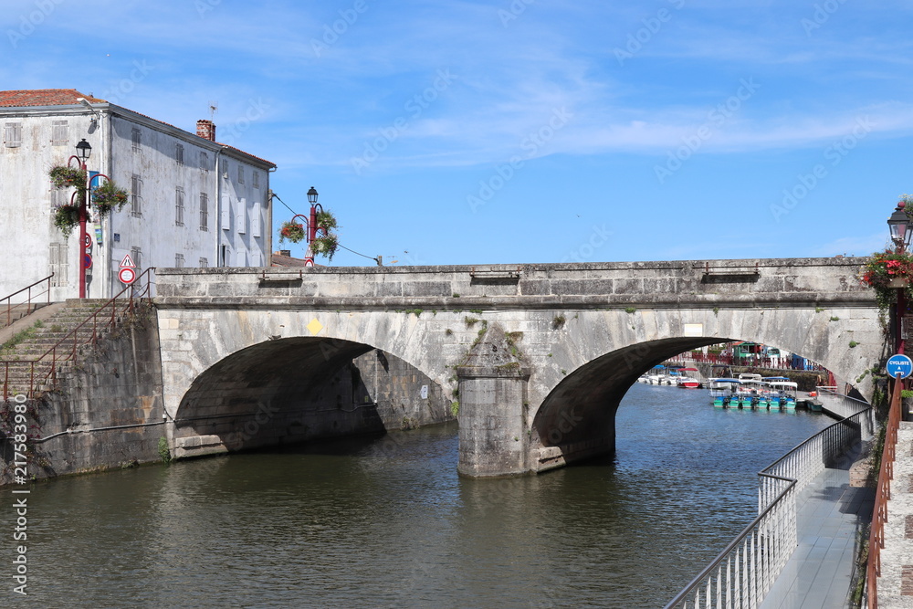 Nouvelle-Aquitaine- Charente-Maritime - Marans - Le vieux Pont de Pierre 