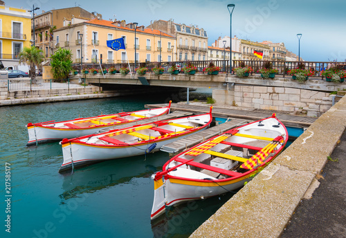 Billede på lærred Boats moored on canal of Sete, France