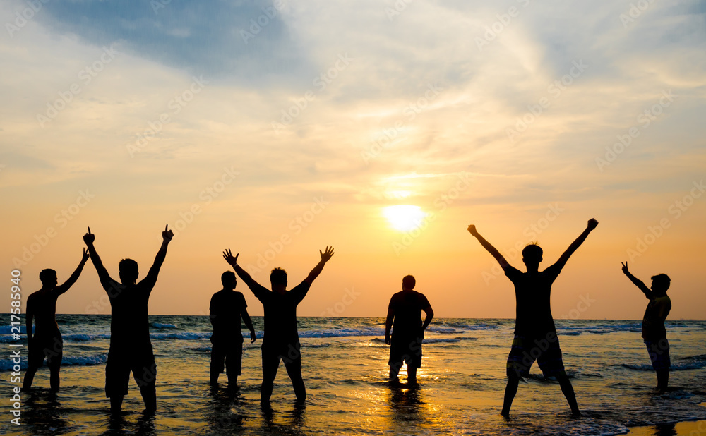 Fototapeta premium happy peoples enjoy summer vacation on the beach