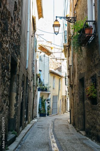 Fototapeta Naklejka Na Ścianę i Meble -  Narrow streets of the ancient town of Agde, southern France.