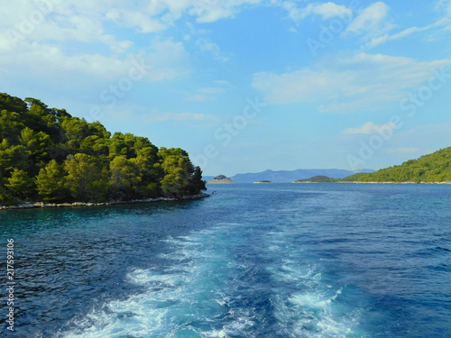 Fototapeta Naklejka Na Ścianę i Meble -  foamed water after sailing the ship, the azure Mediterranean sea among the Croatian islands