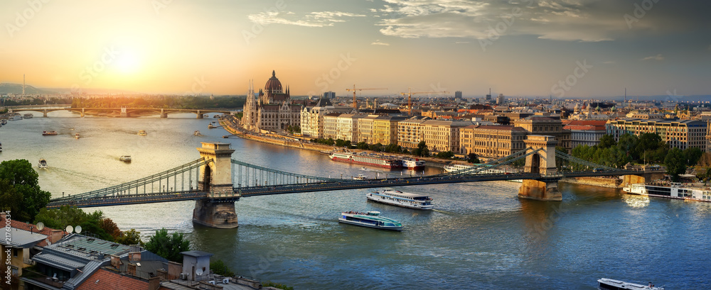 Naklejka premium Zachód słońca w Budapeszcie