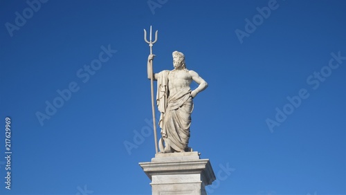 Bild auf Leinwand Statue of Poseidon along Malecon roadway in Havana city, Cuba