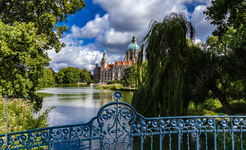 Neues Rathaus Hannover mit Maschpark photo