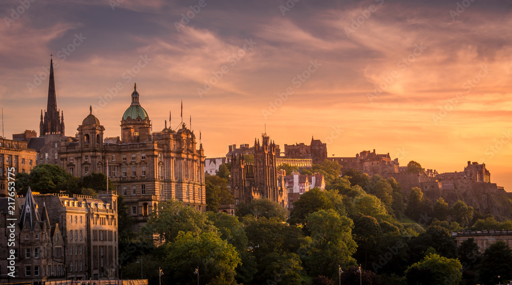 Edinburgh cityscape at dusk