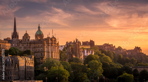Edinburgh cityscape at dusk © Nuno