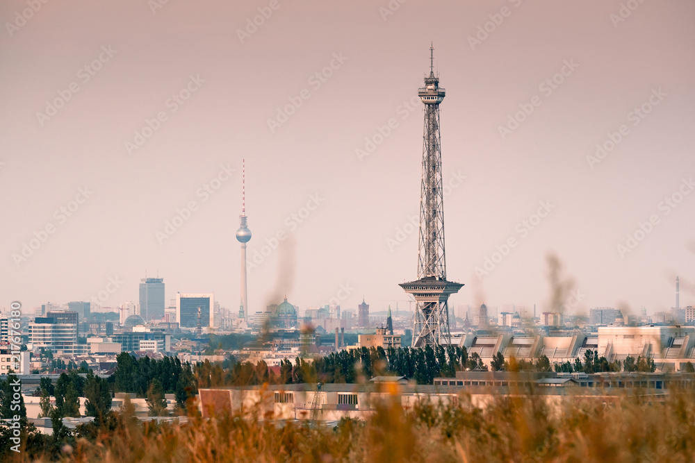 Funkturm zu Berlin / Betrachtung vom Drachenberg