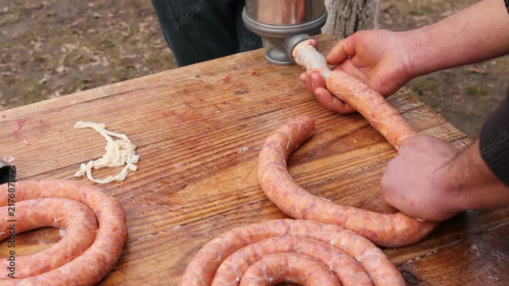 Video „Butcher is stuffing pig intestine with minced meat to make