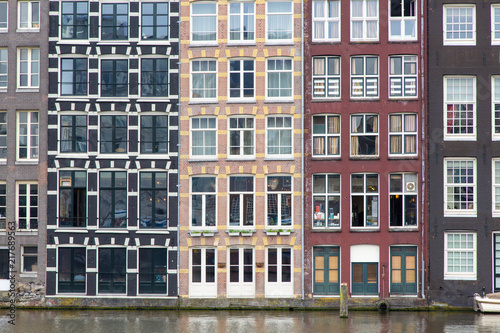 Facciate di alcuni palazzi caratteristici di Amsterdam photo