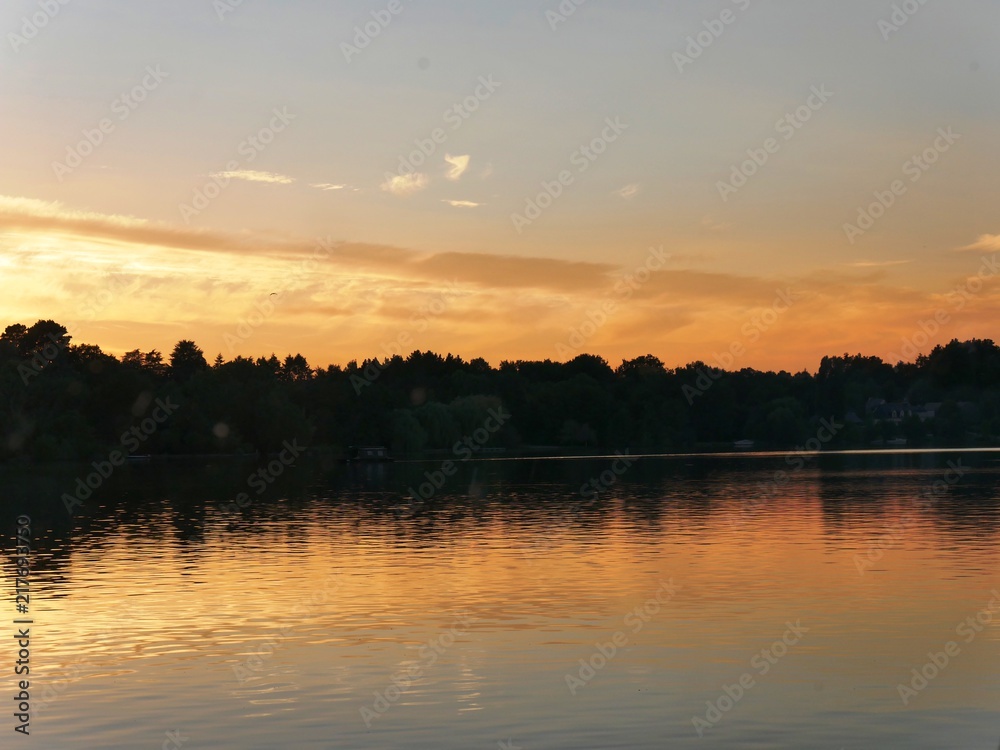 Coucher de soleil sur la rivière Erdre à Nantes en Loire Atlantique
