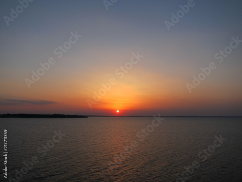 海から望む夕日 サンセット 夕日 夕焼け空 © haruirograf