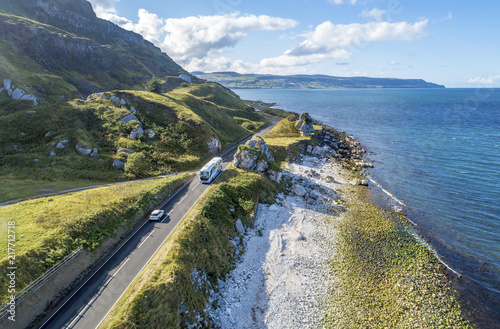 Fototapet Causeway Costal Route with a car and coach, a