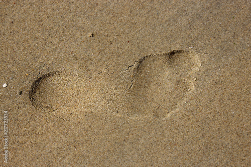 Fussabdruck im Sand am Strand von Breskens