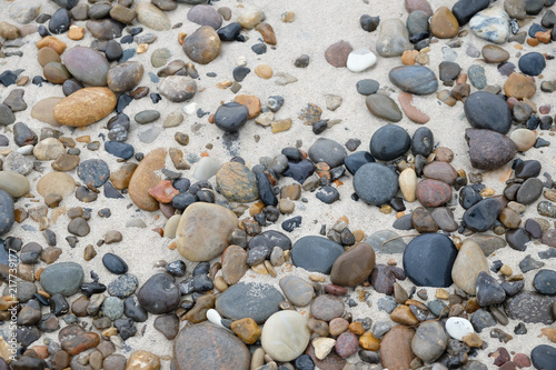 Geschliffene Steine am Strand photo