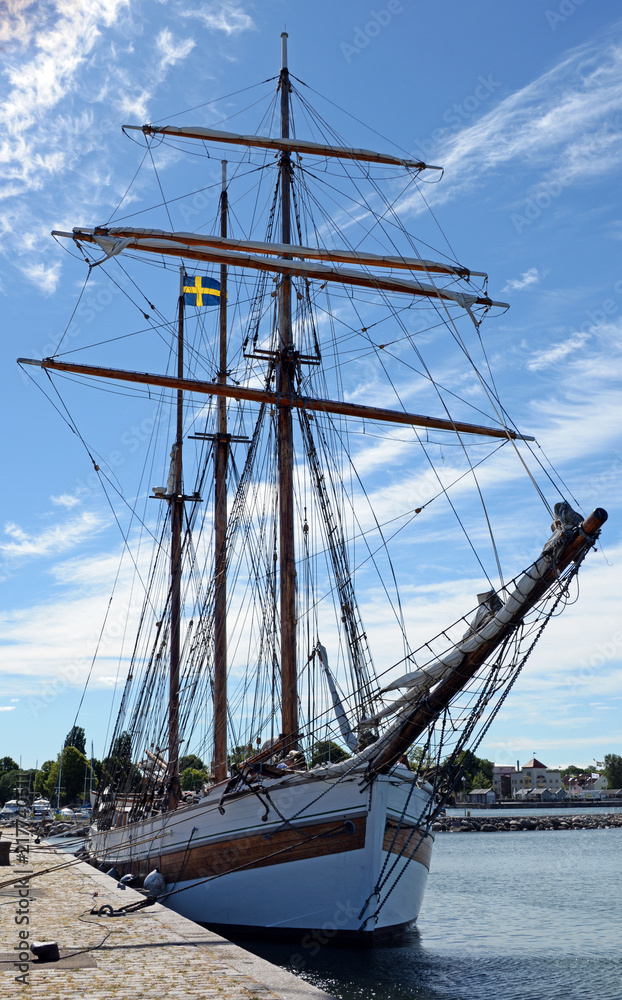 alter Dreimaster im Hafen von Borgholm Öland alter Dreimaster im Hafen von Borgholm Öland