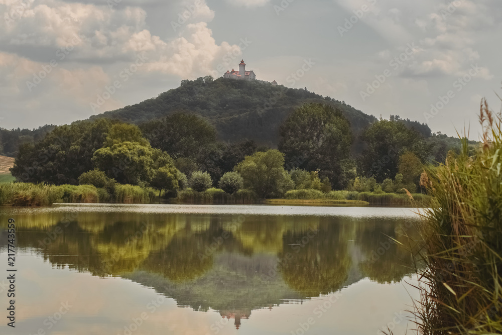 Veste Wachsenburg und Spiegelungen im See Veste Wachsenburg und Spiegelungen im See