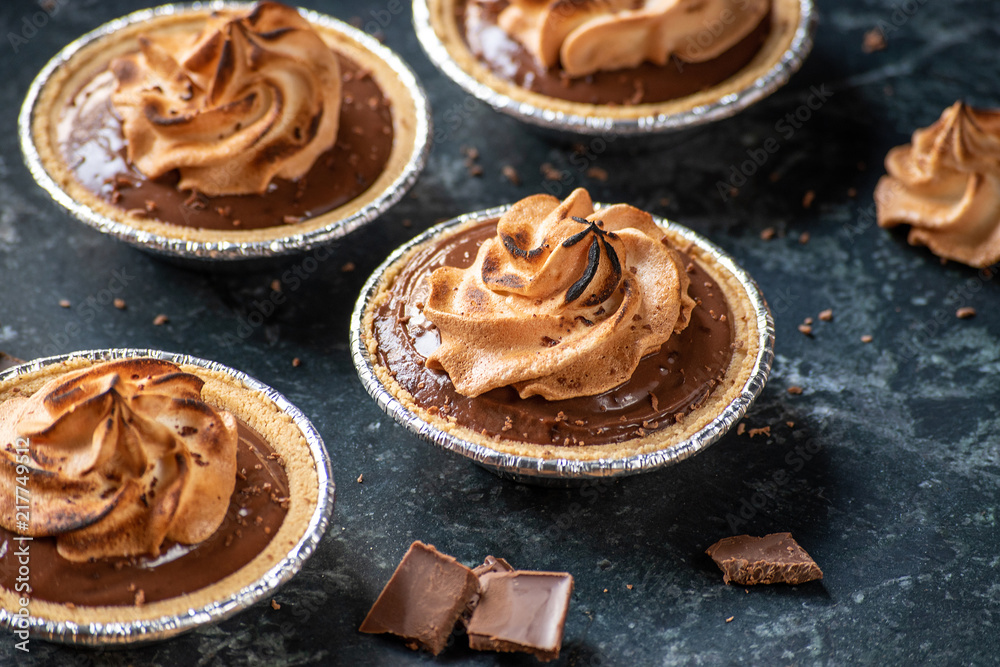 small individual chocolate pudding pies with toasted meringue tips - obrazy, fototapety, plakaty 