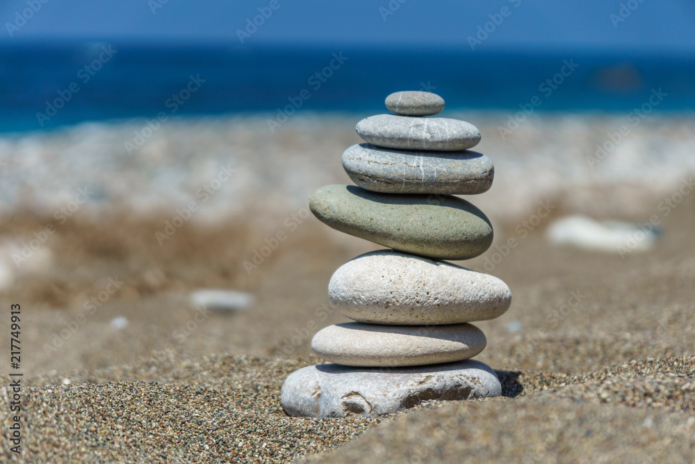 Fototapeta premium Piramida Pepelsa na piaszczystej plaży na Cyprze
