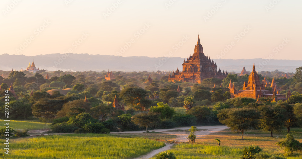 Fototapeta premium Bagan temples, Myanmar