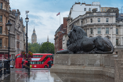 Photos Statue of Lion on Trafalgar Square, on background Big Ben in London, United King