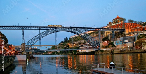 Bridge Luis I at night in Porto © Vector