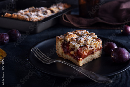 Fotografie Delicious plum crumble cake