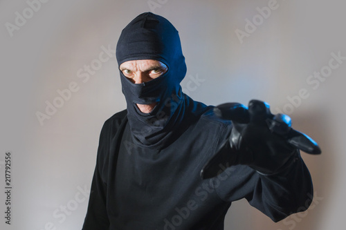 Obraz na płótnie criminal terrorist the thief the robber