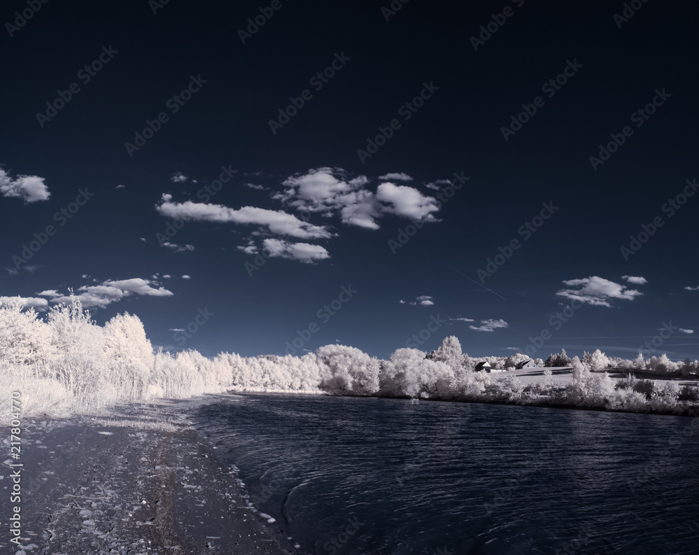 Obraz premium infrared photography - ir photo of landscape with tree under sky with clouds - the art of our world and plants in the infrared camera spectrum
