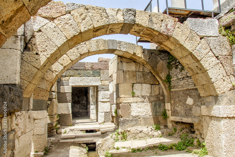Fototapeta premium Izmir, Turkey, 20 May 2008: Inherited from the past, Izmir Agora (Smyrna Agora Ancient City)