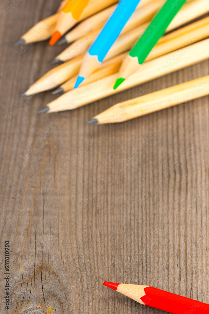 Obraz premium colorful pencils on wooden rustic table