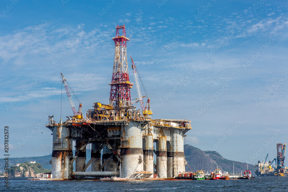 Fototapeta premium Oil platform in the Guanabara bay of Rio de Janeiro, Brazil
