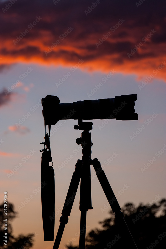 Silhouette Kamera im Sonnenuntergang Silhouette Kamera im Sonnenuntergang