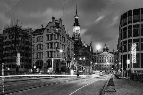 Black and white picture of the Raadhuisstraat in the old town of Amsterdam with the back of the Royal Palace in the background