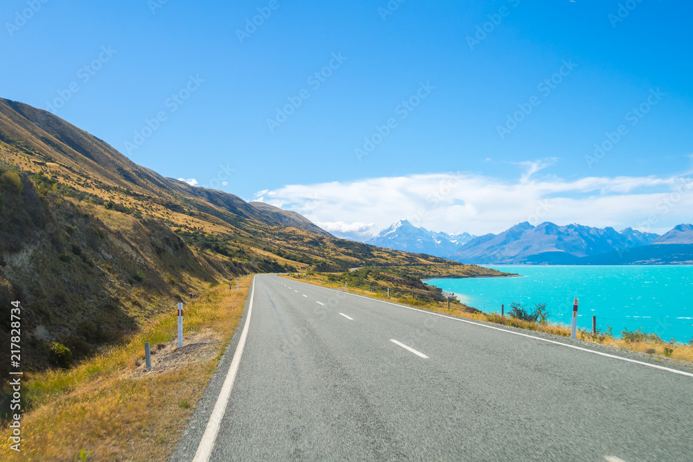 Obraz premium Road to Aoraki Mount Cook National park, South Island New Zealand