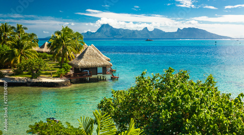 Fotografiet Overwater bungalows with best beach for snorkeling, Tahiti, French Polynesia