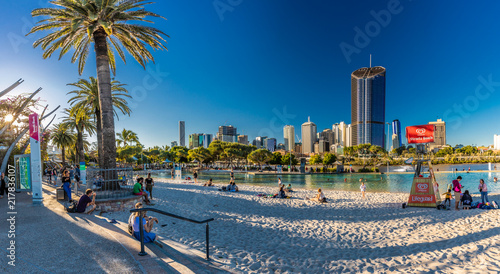 Fototapeta Naklejka Na Ścianę i Meble -  BRISBANE, AUS - AUG 12 2018: Streets Beach in South Bank Parkland. It's inner-city man-made beach next to city.
