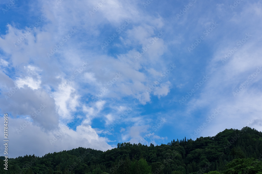 雲のある空