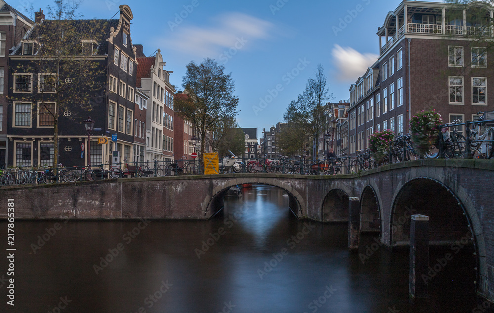 Naklejka premium Amsterdam canal