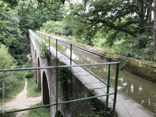 Aqueduc à Nort-sur-Erdre sur chemin de randonnée photo