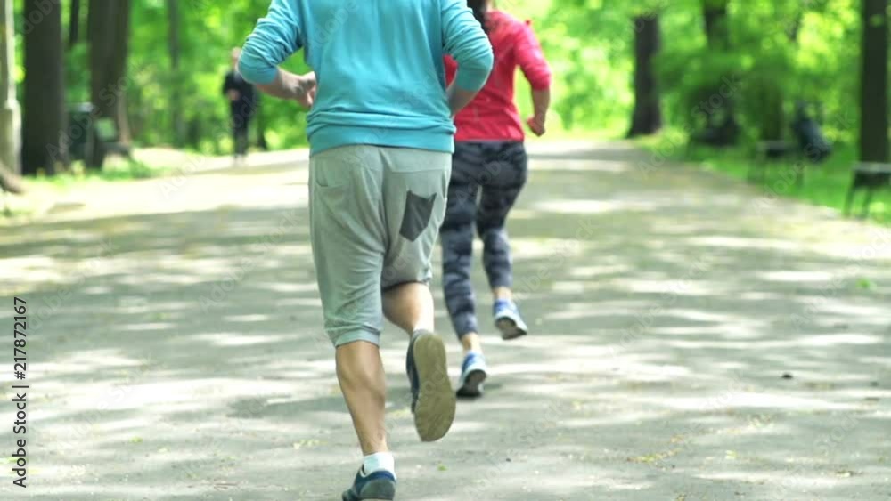 Active couple jogging in the park, super slow motion
Active couple jogging in the park, super slow motion