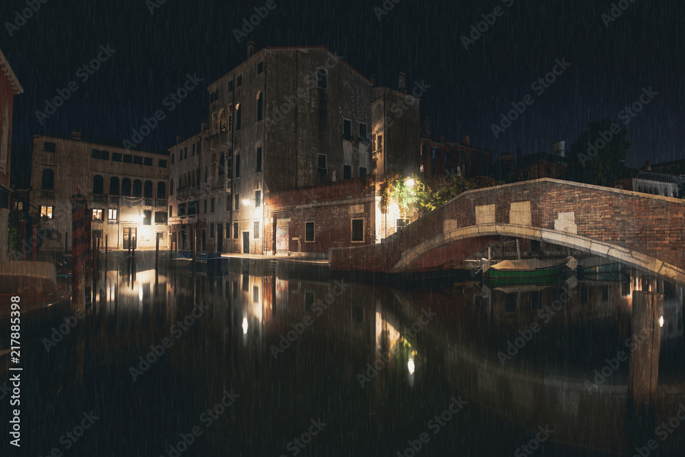 Fototapeta premium empty street along water channel in Venice by rainy night